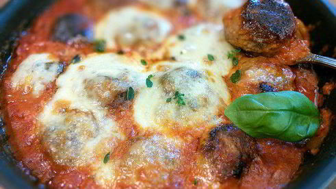 тефтели, запеченные с моцареллой