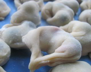 Домашние вареники с черникой