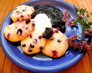 Ленивые вареники с черникой на пару