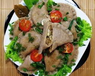 Цельнозерновые вареники с тунцом и моцареллой