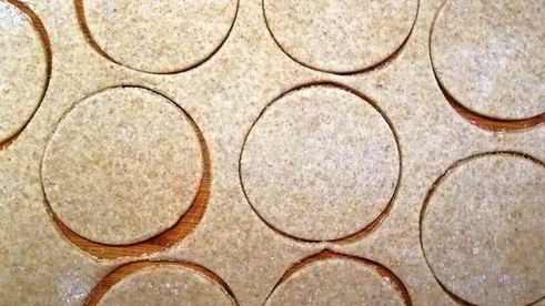 цельнозерновые вареники с тунцом и моцареллой