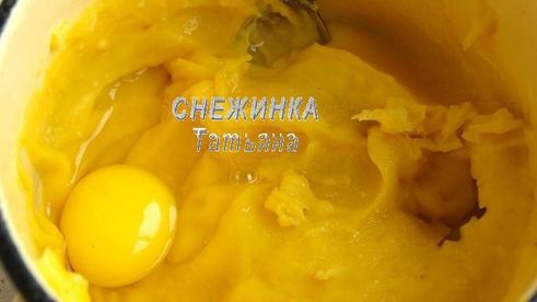 вареники из картофельно-тыквенного теста с начинкой из рикотты и вишни