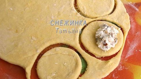 вареники из картофельно-тыквенного теста с начинкой из рикотты и вишни