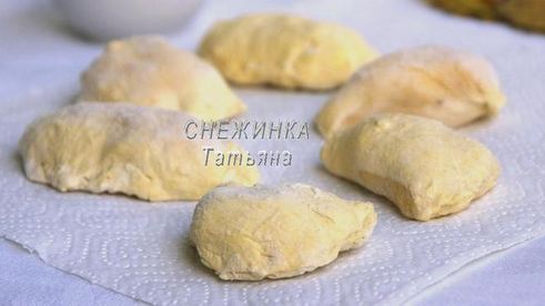 вареники из картофельно-тыквенного теста с начинкой из рикотты и вишни