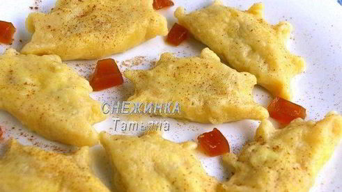 вареники из картофельно-тыквенного теста с начинкой из рикотты и вишни