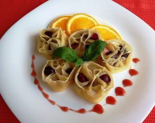 Вареники с черешней и творогом