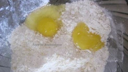 вареники с черносливом, грецкими орехами и медом