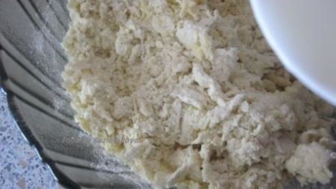 вареники с черносливом, грецкими орехами и медом