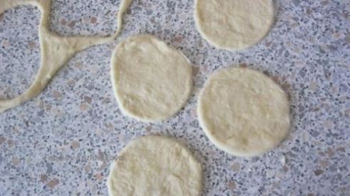 вареники с черносливом, грецкими орехами и медом