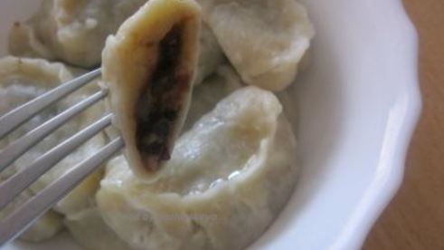 вареники с черносливом, грецкими орехами и медом