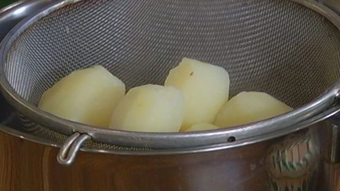 вареники с картофелем, беконом и укропом