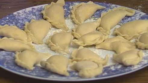 вареники с картофелем, беконом и укропом