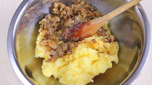 вареники с картошкой и сушеными грибами