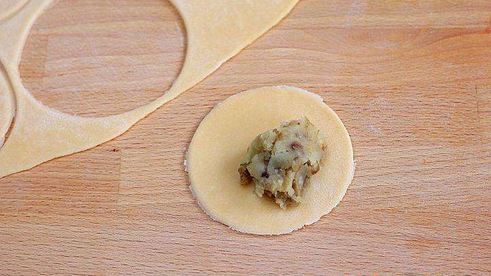 вареники с картошкой и сушеными грибами