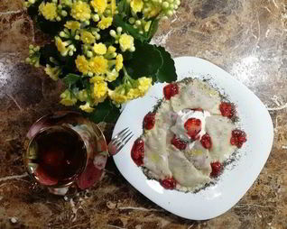 Вареники с клубникой и мятой