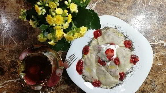 Рецепт Вареников с клубникой и мятой