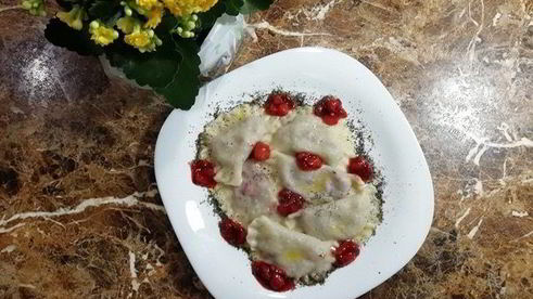 вареники с клубникой и мятой