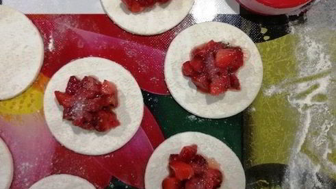 вареники с клубникой и мятой