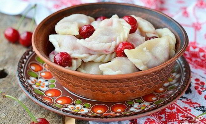 Вареники с вишнями из заварного теста