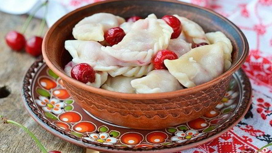 Рецепт вареников с вишнями из заварного теста