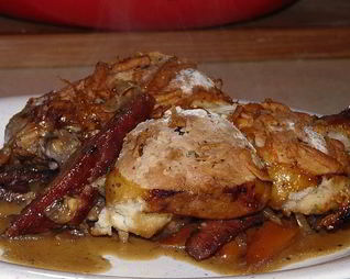 Жаркое из курицы с булочками с сыром