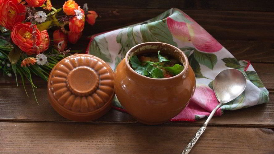 Рецепт жаркого из курицы в горшочке