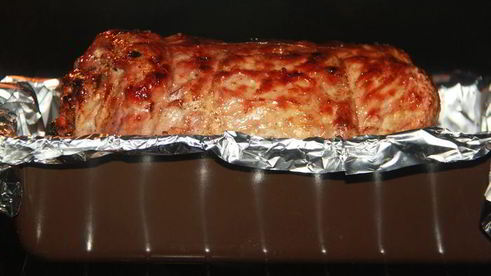 жаркое из свинины, фаршированное яблоками и клюквой