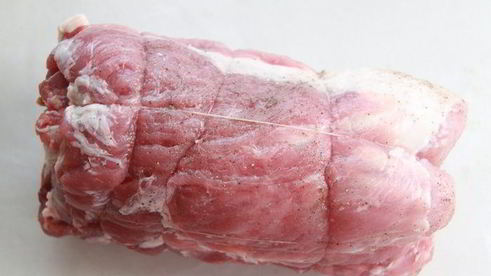 жаркое из свинины, фаршированное яблоками и клюквой