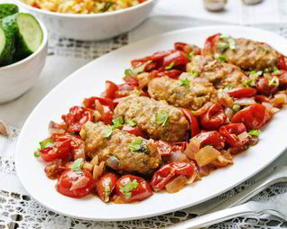 Жаркое из свинины с томатами, беконом и розмарином