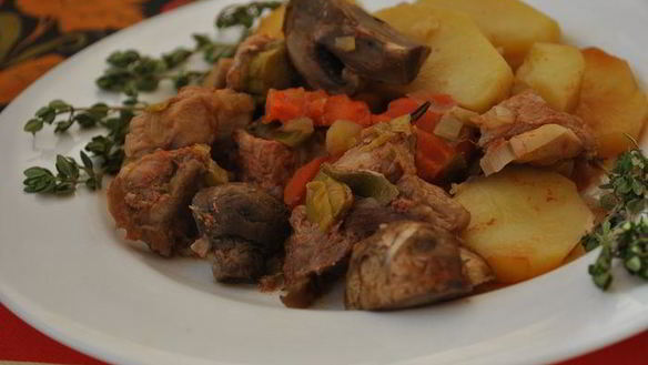 Рецепт Жаркого с мясом и картофелем По-новому