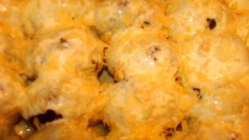 мясные зразы с лесными грибами под сливочным соусом с сыром джюгас