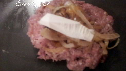 зразы по особому с начинкой из жареного лука и брынзы