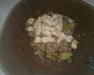 Гречка с кабачком, луком и грудкой индейки