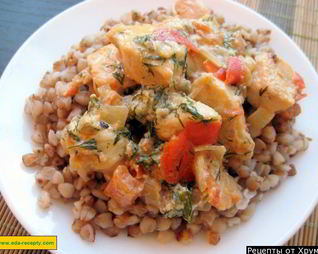 Гречка с курицей и помидорами