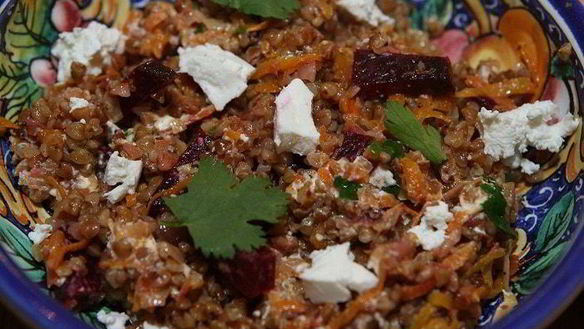 Рецепт Гречки с овощами, козьим сыром и белым вином