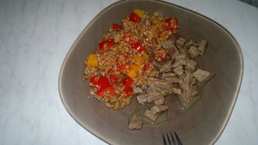 Рецепт гречки с томатным пюре, перцем и тыквой, говядина тушеная с тимьяном