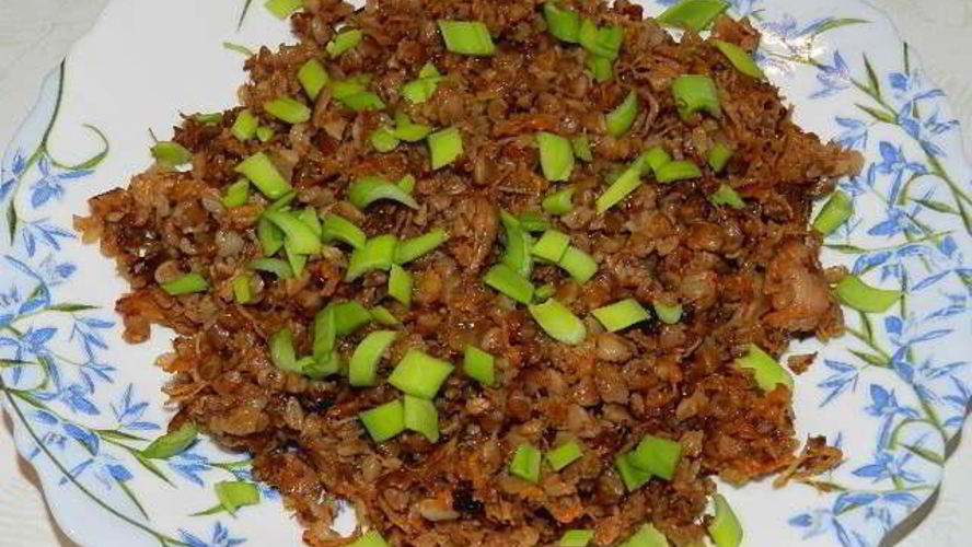 Рецепт гречки с тушенкой, морковью и луком