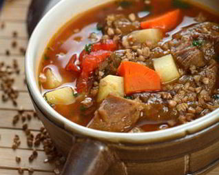 Гречка с тушеной пряной говядиной