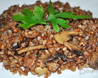 Каша гречневая с тушенкой и грибами Вкусняшка