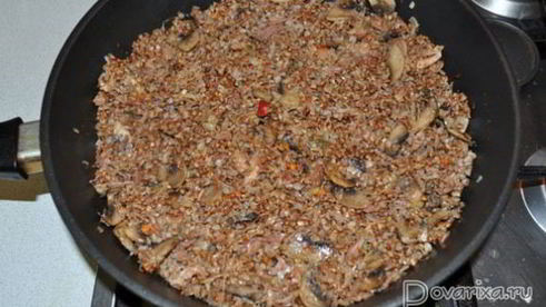 каша гречневая с тушенкой и грибами вкусняшка
