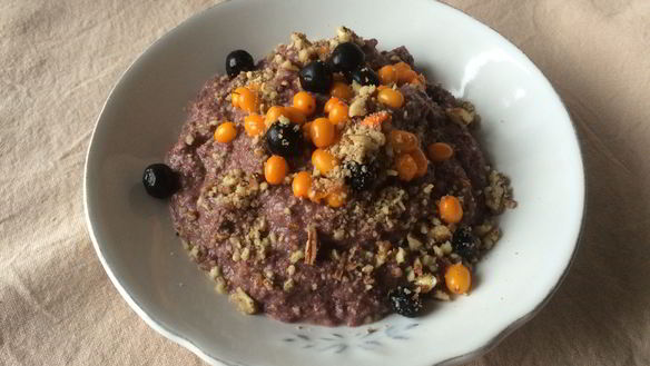 Рецепт Льняной каши с клюквенным соком и черноплодкой, облепихой и пеканом