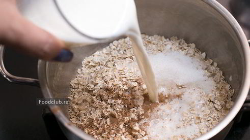 овсяная каша с яблоками и корицей