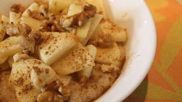 Рецепт Овсянки с яблоками, орехами и корицей