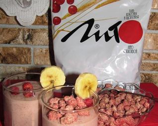 Бананово-клубничный коктейль с добавлением Лито