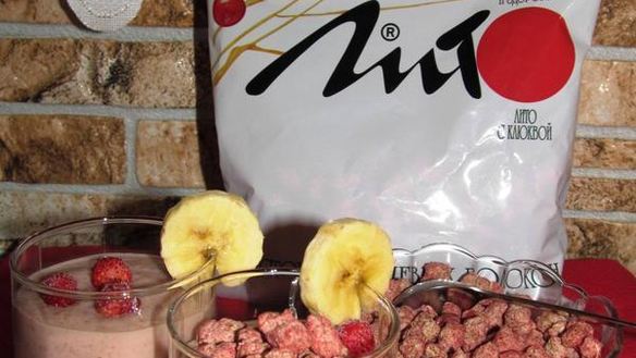 Рецепт Бананова-клубничного коктейль с добавлением Лито