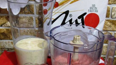 бананово-клубничный коктейль с добавлением лито