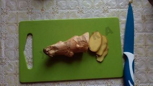 чай с имбирем, лимоном и яблоками