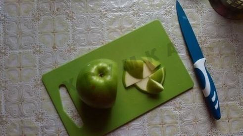 чай с имбирем, лимоном и яблоками