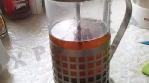 чай с имбирем, лимоном и яблоками