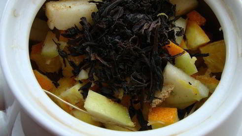 фруктовый чай с чабрецом и пряностями